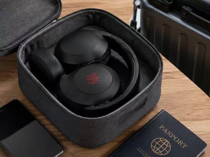 H10 gaming headset in use 4